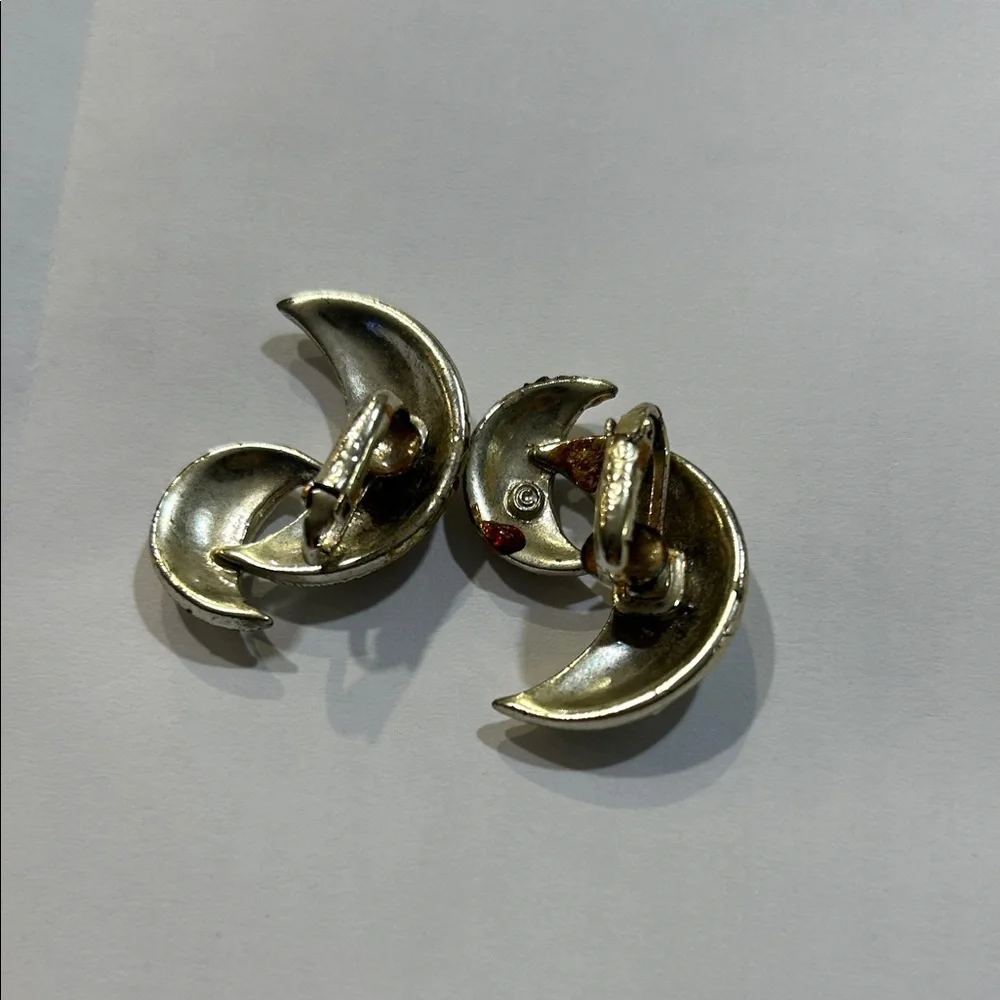 Elegant Vinatge Silver tone half moon clip on Earrings - Picture 5 of 7